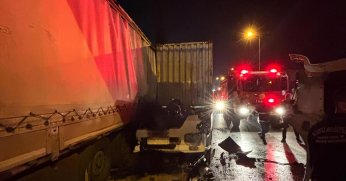 Körfez D-100'de 2 tır birbirine girdi