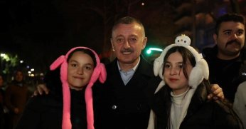 Başkan Büyükakın, yeni yıla vatandaşlarla birlikte girdi