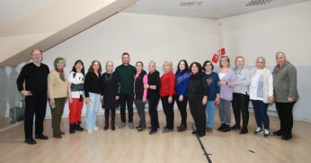 Büyüklerimiz, tiyatroda hünerlerini sergileyecek