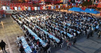 Büyükşehir’in iftar sofrası gönülleri buluşturuyor