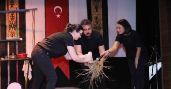 Şehir Tiyatroları Mevlana İdris’i oyunuyla yad etti