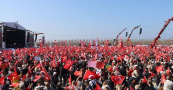 Yüzbinler Maltepe'ye akın etti