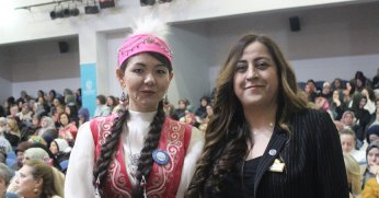 KAZAKİSTANLI ÖĞRENCİ AÇILIŞA DAMGASINI VURDU