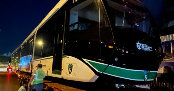 9. tramvay raylara indi, son araç yolda