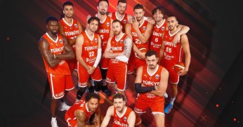 Milli maç Kent Meydanı’nda dev ekranda