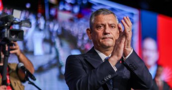 Özgür Özel geçerli oyun tamamını alarak yeniden Genel Başkan seçildi