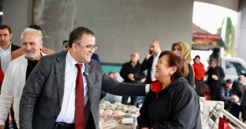 Kurdeleyi Kesti, Çarşı Pazar Gezdi