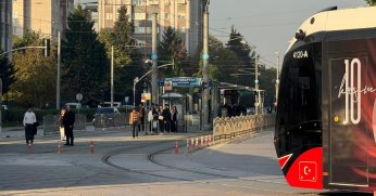 Otobüs ve tramvaylarda Ata’ya saygı