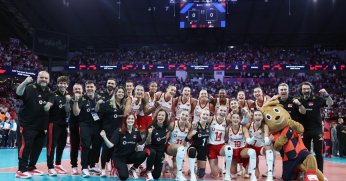  Filenin Sultanları, Sırbistan'ı devirerek Avrupa Şampiyonası'nda finale yükseldi!