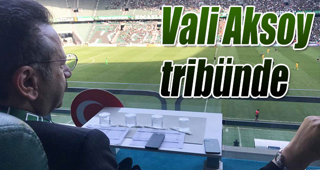 Vali Aksoy, tribünde