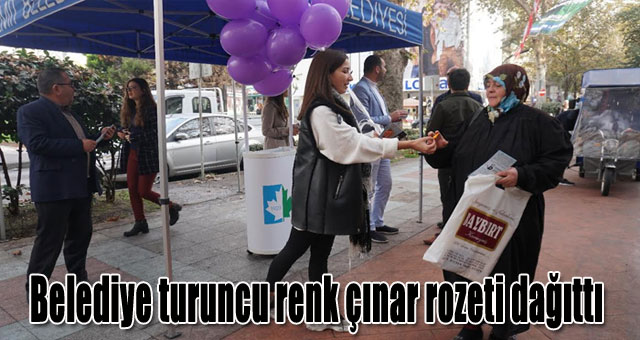 Belediye turuncu renk çınar rozeti dağıttı