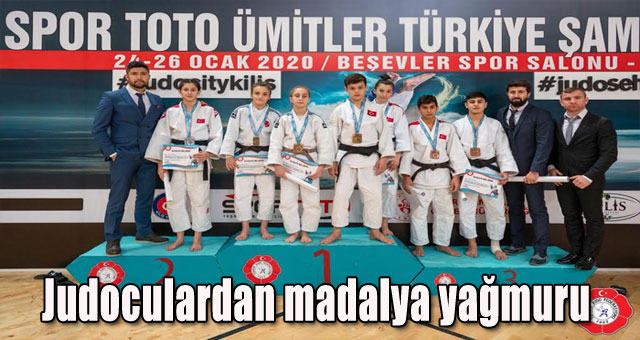 Judoculardan madalya yağmuru