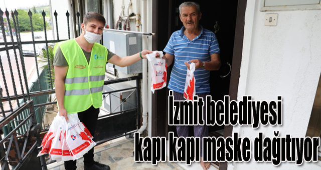 İzmit belediyesi kapı kapı maske dağıtıyor