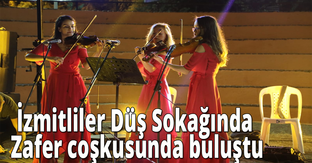 İzmitliler Düş Sokağında Zafer coşkusunda buluştu