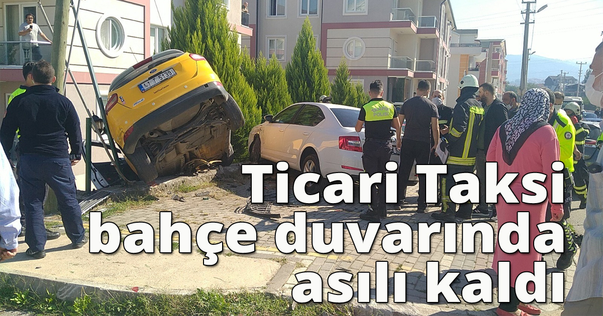 Ticari Taksi bahçe duvarında asılı kaldı