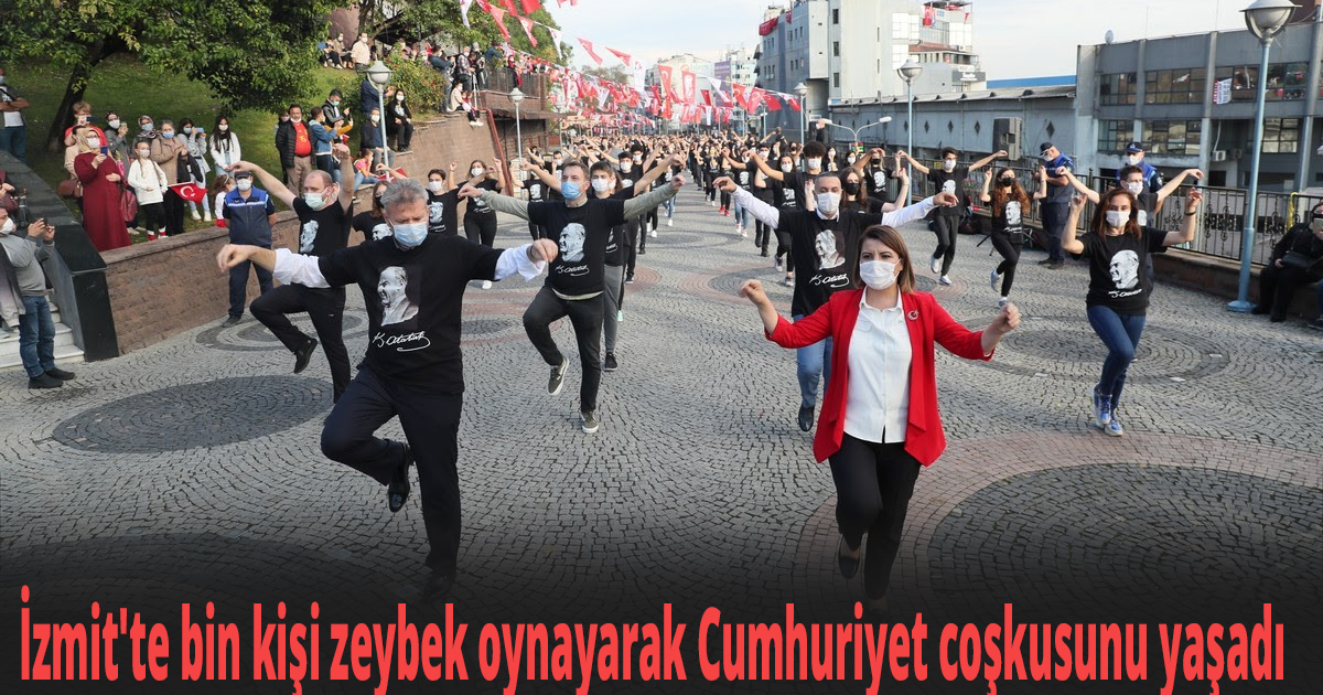 İzmit'te bin kişi zeybek oynayarak Cumhuriyet coşkusunu yaşadı