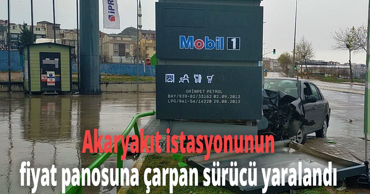 Akaryakıt istasyonunun fiyat panosuna çarpan sürücü yaralandı