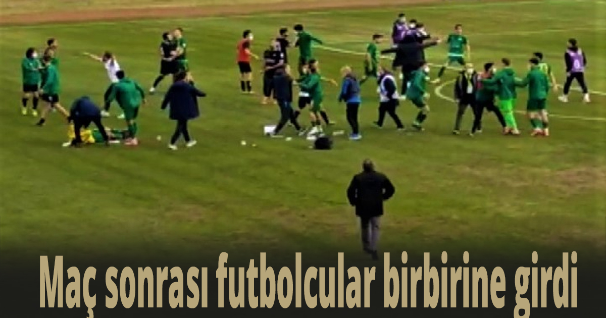 Maç sonrası futbolcular birbirine girdi