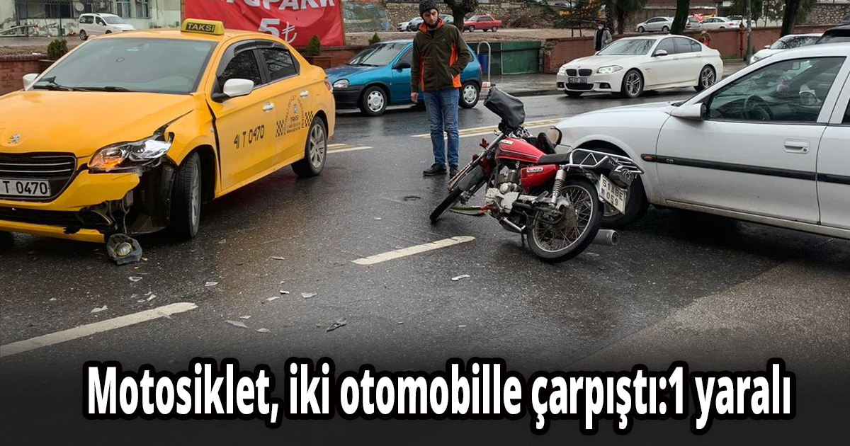 Motosiklet, iki otomobille çarpıştı