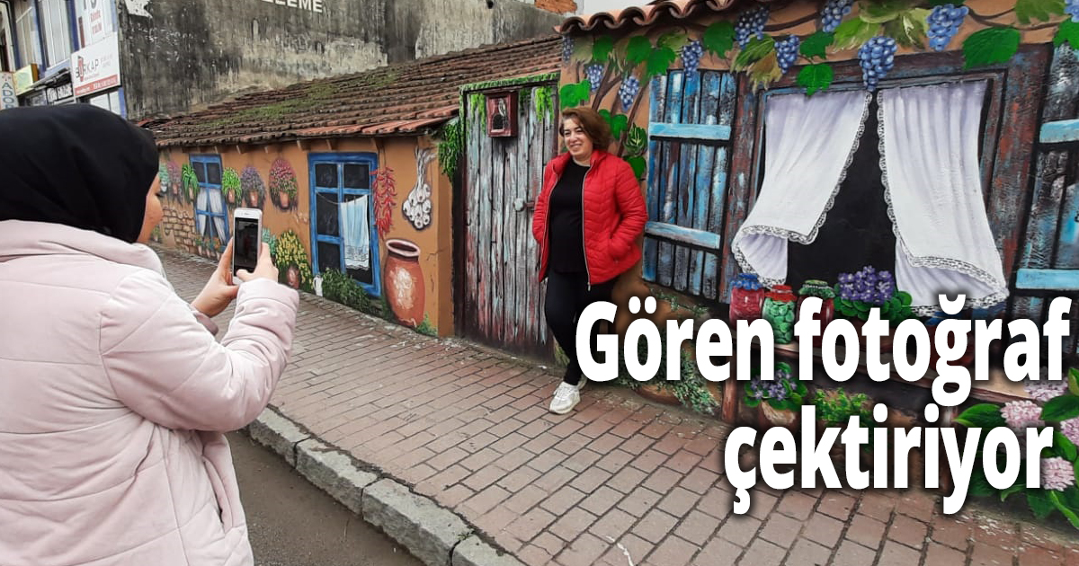 Gören fotoğraf çektiriyor 