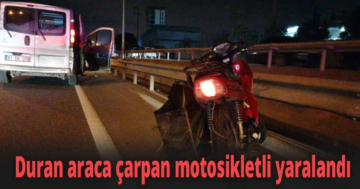 D-100’de duran otomobile çarpan motosikletli yaralandı