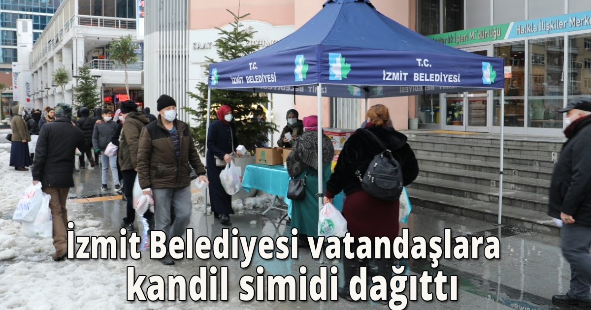İzmit Belediyesi vatandaşlara  kandil simidi dağıttı