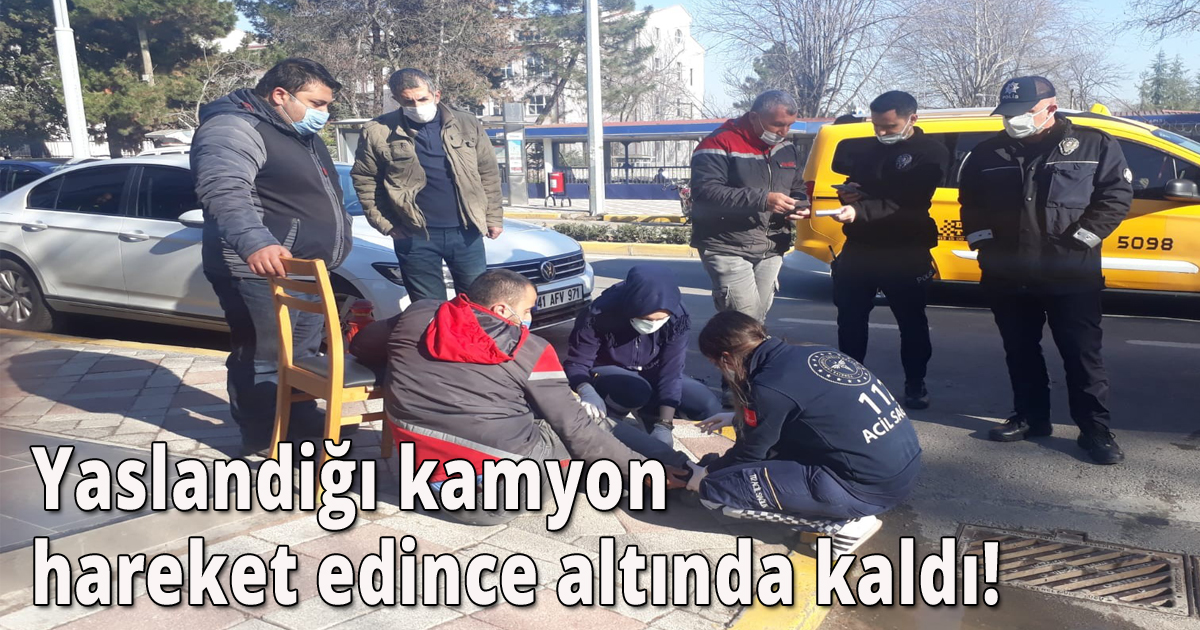 Yaslandiğı kamyon hareket edince altında kaldı!