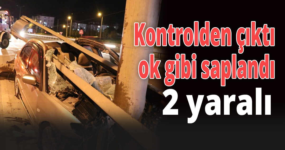 Kontrolden çıkan otomobil bariyerlere ok gibi saplandı