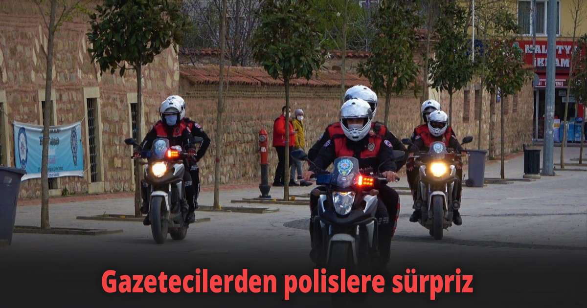 Gazetecilerden polislere sürpriz