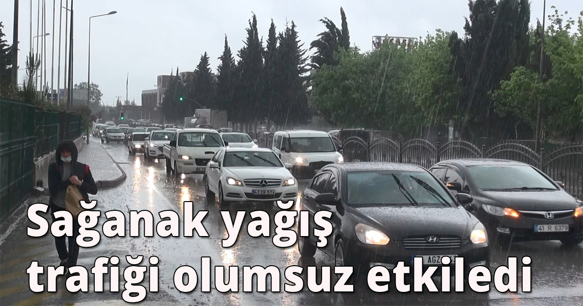 Sağanak yağış trafiği olumsuz etkiledi