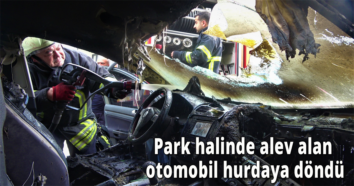 Park halinde alev alan otomobil hurdaya döndü