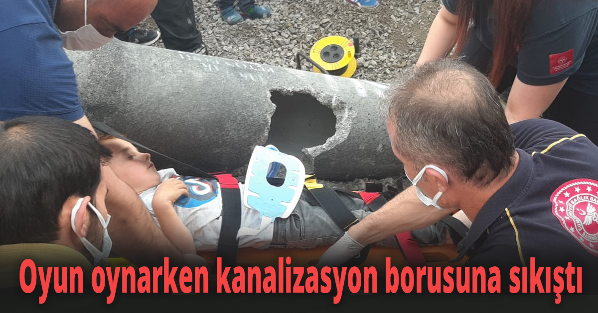 Oyun oynarken kanalizasyon borusuna sıkıştı