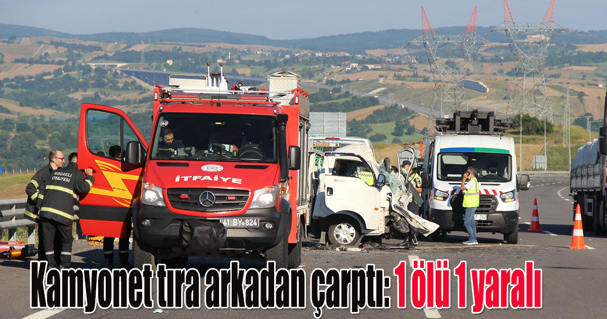 Kamyonet tıra arkadan çarptı