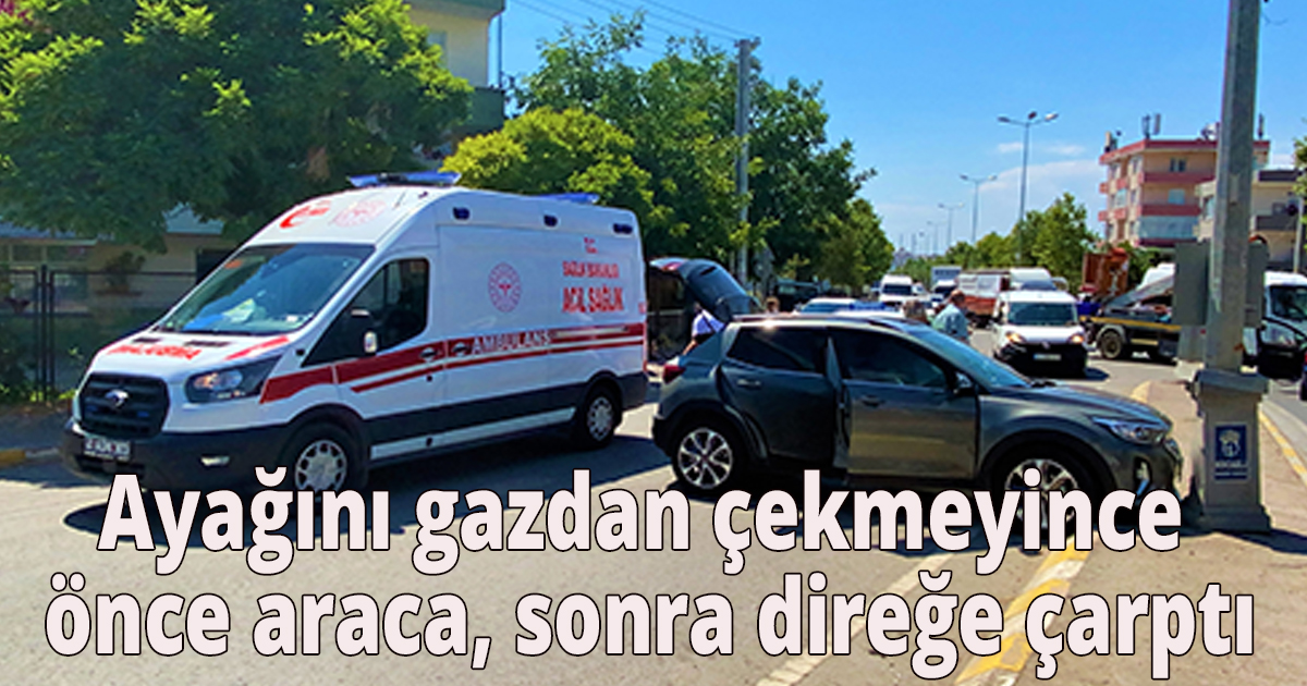 Ayağını gazdan çekmeyince önce araca, sonra direğe çarptı