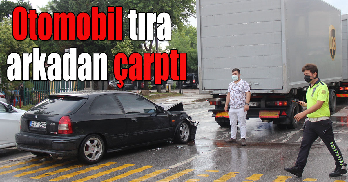  Otomobil tıra arkadan çarptı