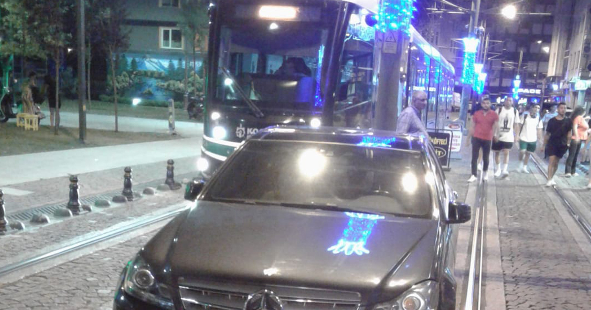 Tramvay yoluna park eden araçlara ceza