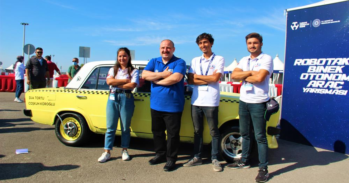 Bakan Varank: 'Türkiye bir başarı hikayesi yazacaksa bu gençler sayesinde yazacak'