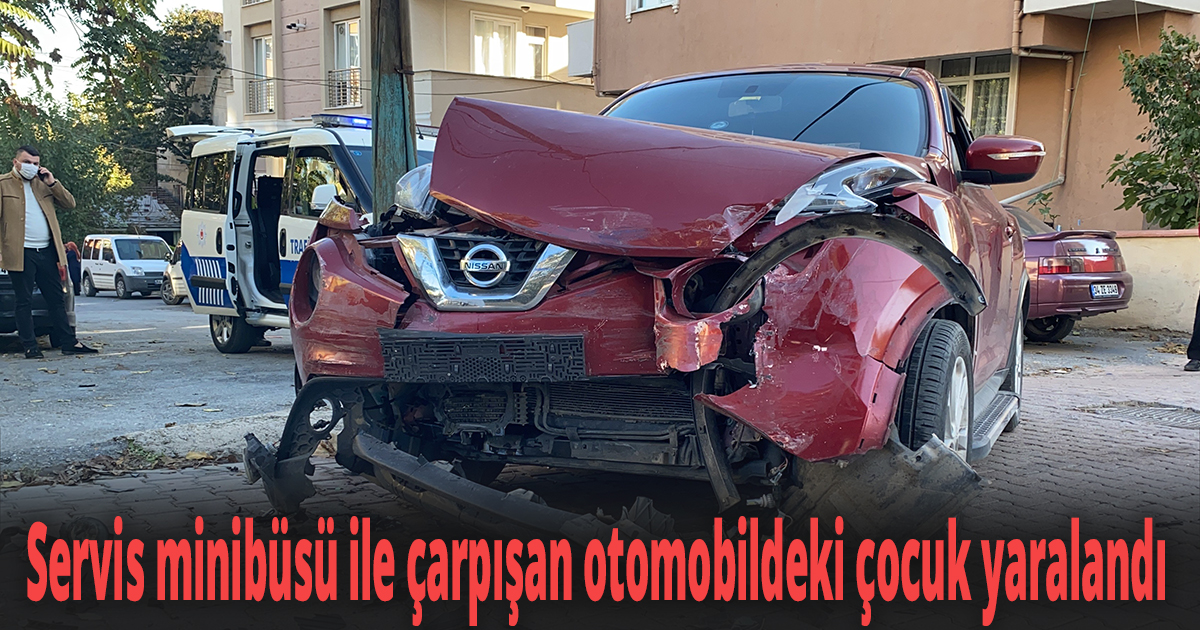 Servis minibüsü ile çarpışan otomobildeki çocuk yaralandı