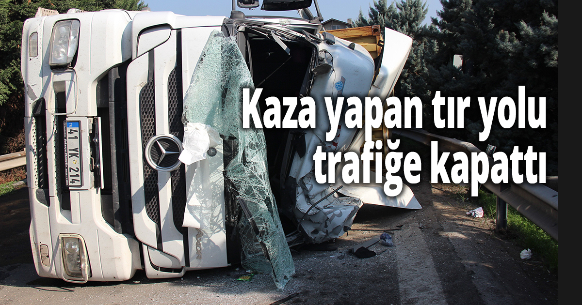 Tır devrildi