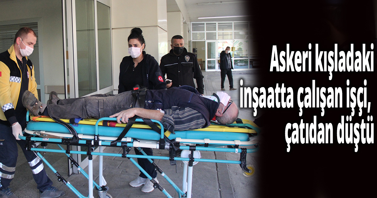 Kışladaki inşaatın çatısından düştü