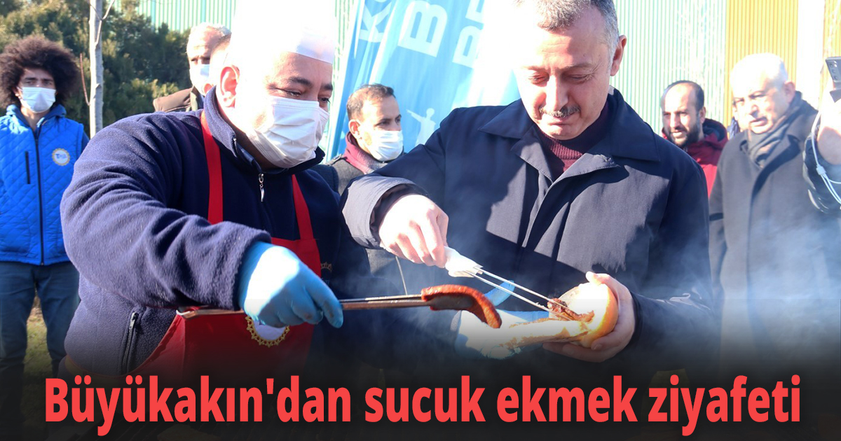 Karla mücadele eden ekiplere Başkan Büyükakın'dan sucuk ekmek ziyafeti