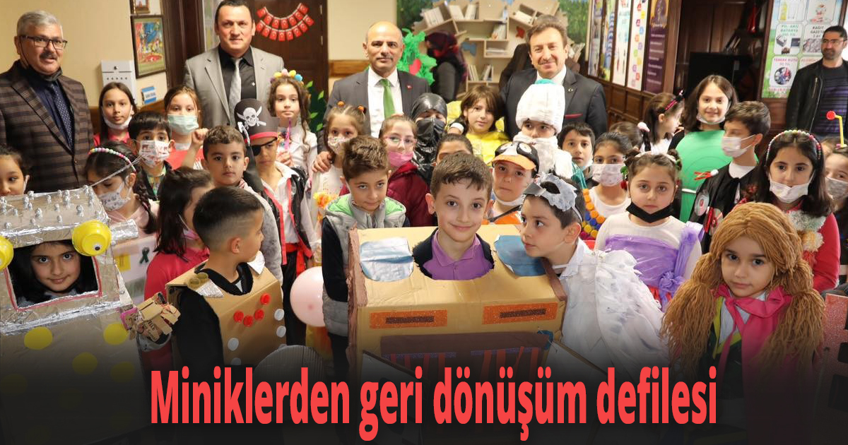 Miniklerden geri dönüşüm defilesi
