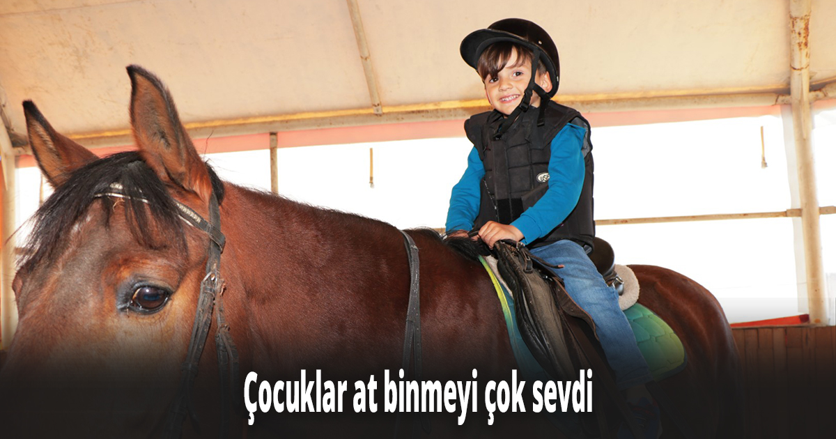 Çocuklar at binmeyi çok sevdi