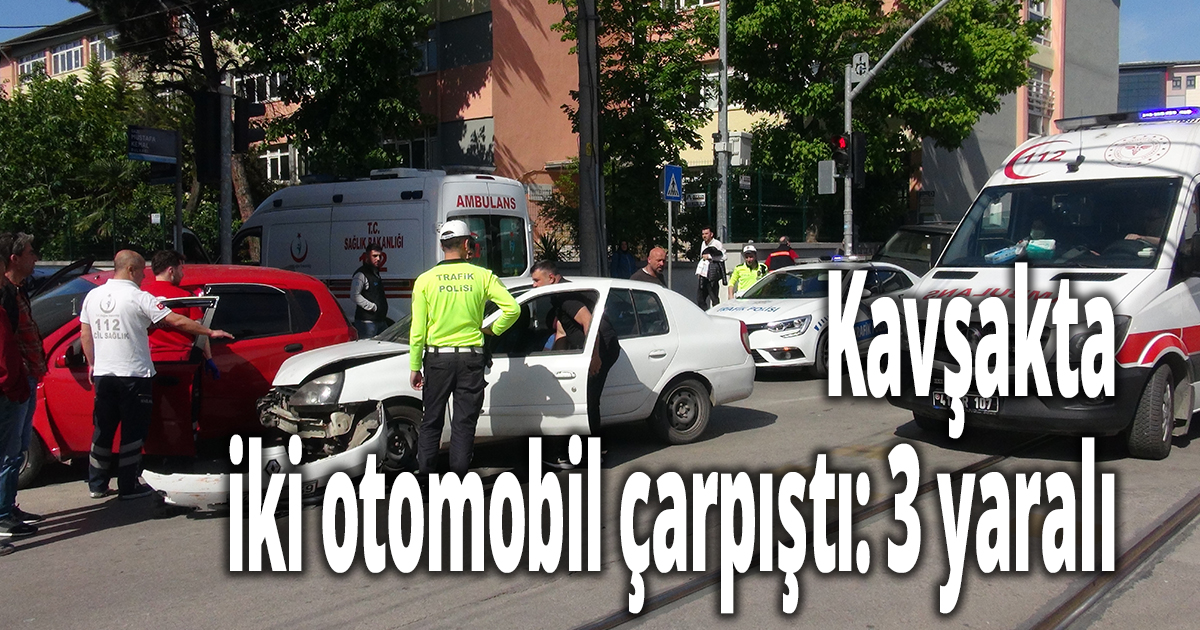 Kavşakta iki otomobil çarpıştı