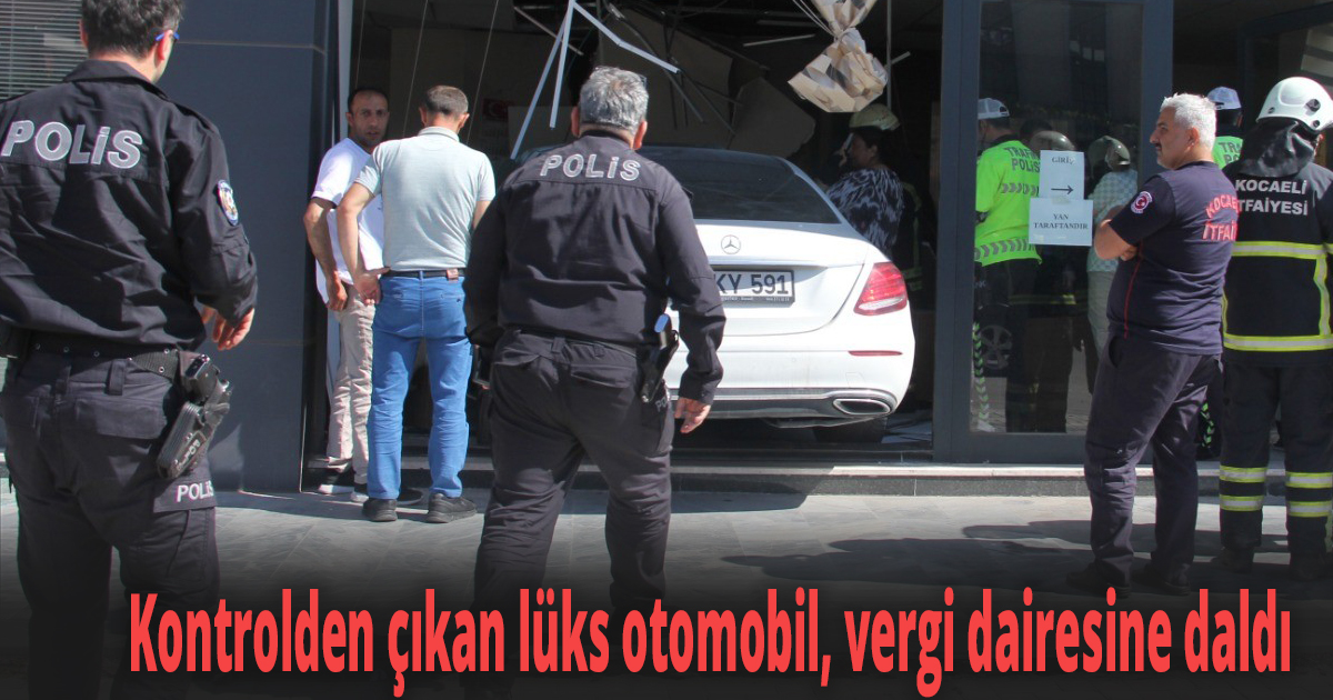 Kontrolden çıkan lüks otomobil, vergi dairesine daldı