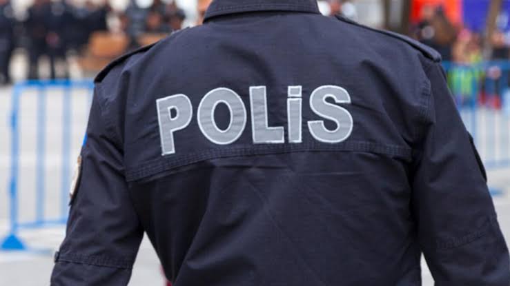 Polis memuru 2 çocuğunu öldürüp intihar etti