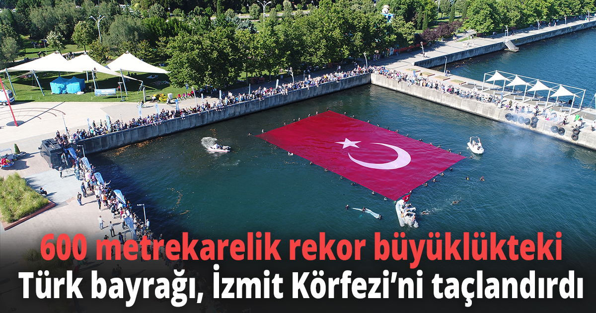 600 metrekarelik rekor büyüklükteki Türk bayrağı, İzmit Körfezi’ni taçlandırdı
