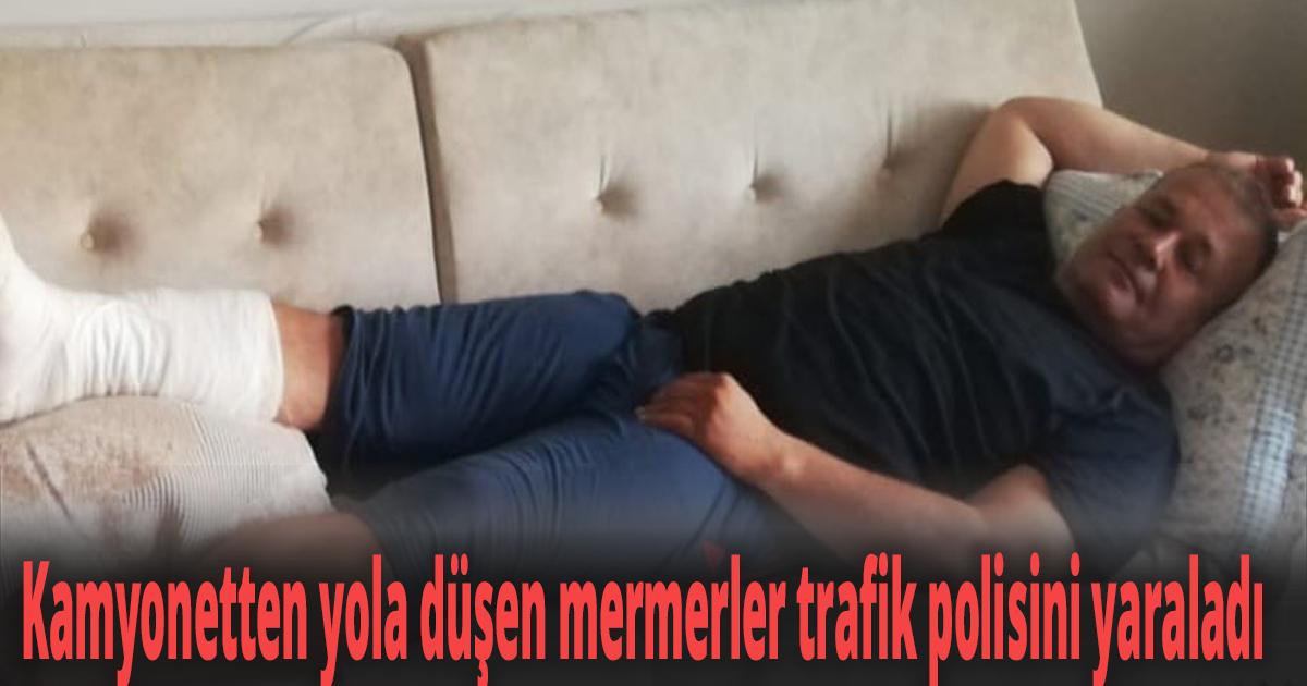 Kamyonetten yola düşen mermerler trafik polisini yaraladı