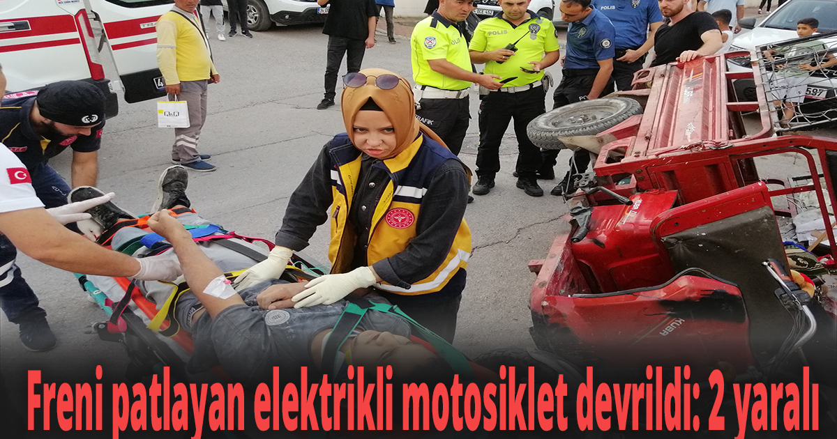 Freni patlayan elektrikli motosiklet devrildi, 2 yaralı
