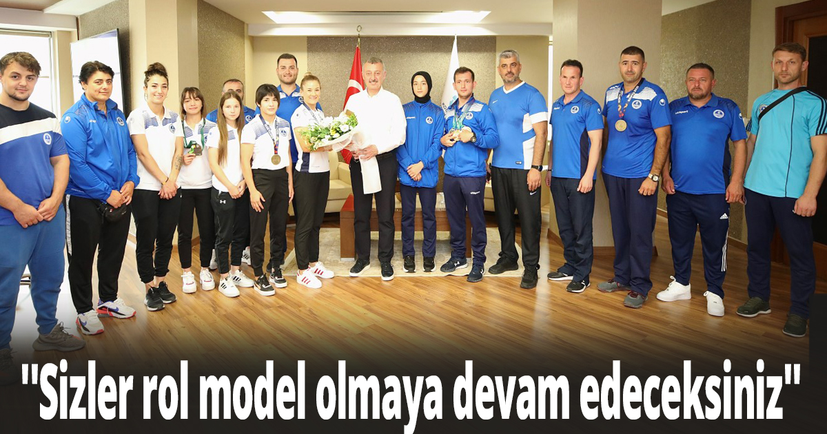 Büyükakın ''Sizler rol model olmaya devam edeceksiniz''